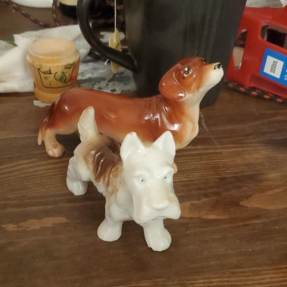 2 Vintage Porcelain Dog figurines - Picture 3 of 6